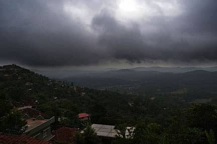 ಬಾನಲ್ಲಿ ಚಿತ್ತಾರ..ಮಡಿಕೇರಿಯಲ್ಲಿ ಸೋಮವಾರ ಮೋಡಗಳ ಚಿತ್ತಾರ ಕಂಡು ಬಂದಿದ್ದು ಹೀಗೆ...