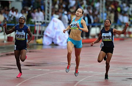 ಫುಣೆಯಲ್ಲಿ ಮುಕ್ತಾಯವಾದ ಏಷ್ಯಾ ಅಥ್ಲೆಟಿಕ್ ಚಾಂಪಿಯನ್ಷಿಪ್ನ ಮಹಿಳಾ ವಿಭಾಗದ 200 ಮೀಟರ್ ಓಟದಲ್ಲಿ ಭಾನುವಾರ ಬೆಳ್ಳಿ ಗೆದ್ದ ಭಾರತದ ಆಶಾರಾಯ್ (ಎಡ), ಚಿನ್ನ ಜಯಿಸಿದ ಕಜಕಸ್ತಾನದ ವಿಕ್ಟೋರಿಯಾ ಜೈಬ್ಕಿನಾ (ನಡುವೆ), ಕಂಚು ಪಡೆದ ದ್ಯತಿ ಚಾಂದ್ ಗುರಿ ಮುಟ್ಟಲು ಮುನ್ನುಗ್ಗಿದ ರೀತಿ -ಪಿಟಿಐ ಚಿತ್ರ