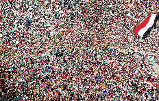 ಈಜಿಪ್ಟ್ ಪ್ರಧಾನಿ ಮೊಹಮದ್ ಮೊರ್ಸಿ ಅವರ ರಾಜೀನಾಮೆಗೆ ಆಗ್ರಹಿಸಿ ಕೈರೊದ ತೆಹ್ರೀರ್ ಚೌಕದಲ್ಲಿ ಅಸಂಖ್ಯಾತ ಪ್ರತಿಭಟನಾಕಾರರು ಮಂಗಳವಾರ ಪ್ರತಿಭಟನೆ ನಡೆಸಿದರು -ರಾಯಿಟರ್ಸ್ ಚಿತ್ರ