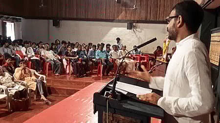 ಸಾಗರ ಸಮೀಪದ ಹೆಗ್ಗೋಡಿನಲ್ಲಿ ನಡೆಯುತ್ತಿರುವ ನೀನಾಸಂ ಸಂಸ್ಕೃತಿ ಶಿಬಿರದಲ್ಲಿ ಸೋಮವಾರ ‘ಕರ್ನಾಟಕ ಶಾಸ್ತ್ರೀಯ ಸಂಗೀತ ಮತ್ತು ಭಾರತೀಯತೆ’ ಕುರಿತು ಕೇಂದ್ರ ಸಂಗೀತ ನಾಟಕ ಅಕಾಡೆಮಿ ಪ್ರಶಸ್ತಿ ಪುರಸ್ಕೃತ ಸಂಗೀತ ಕಲಾವಿದ ವಿದ್ವಾನ್ ಟಿ.ಎಂ.ಕೃಷ್ಣ ಮಾತನಾಡಿದರು