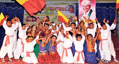 ನೆಲಮಂಗಲ ಪಟ್ಟಣದ ಪಟ್ಟಣದ ವಿಶಾಲ್ ಶಾಲೆಯಲ್ಲಿ ನಡೆದ ‘ವಿಶಾಲ್ ವೈಭವ್’ ವಾರ್ಷಿಕೋತ್ಸವದಲ್ಲಿ ವಿದ್ಯಾರ್ಥಿಗಳು ಸಾಂಸ್ಕೃತಿಕ ಕಾರ್ಯಕ್ರಮ ನಡೆಸಿಕೊಟ್ಟರು