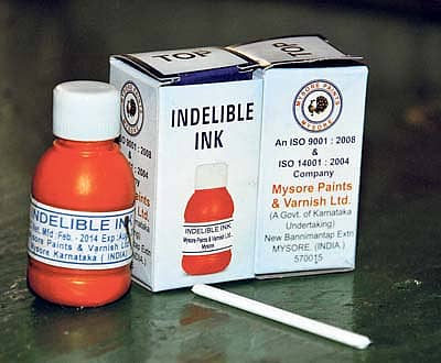 ಮೈಸೂರಿನಲ್ಲಿಯ ಮೈಸೂರು ಪೇಂಟ್ಸ್ ಅಂಡ್ ವಾರ್ನಿಷ್ ಕಾರ್ಖಾನೆಯಲ್ಲಿ ಸಿದ್ಧಗೊಂಡಿರುವ ಮತದಾನಕ್ಕೆ ಬಳಸುವ ಅಳಿಸಲಾಗದ ಶಾಯಿ