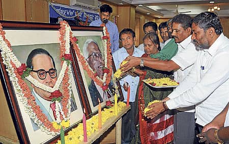 ಕರ್ನಾಟಕ ದಲಿತ ಸಂಘರ್ಷ ಸಮಿತಿಯು ದಲಿತ ಚಳವಳಿಗಾರ ಪ್ರೊ.ಬಿ. ಕೃಷ್ಣಪ್ಪ ಅವರ ಜನ್ಮದಿನದ ಅಂಗವಾಗಿ  ಭಾನುವಾರ ನಗರದಲ್ಲಿ ಆಯೋಜಿಸಿದ್ದ ಕಾರ್ಯಕ್ರಮದಲ್ಲಿ ಲೋಕ ಜನಶಕ್ತಿ ಪಕ್ಷದ ರಾಜ್ಯ ಘಟಕದ ಅಧ್ಯಕ್ಷೆ ಪ್ರಭಾವತಿ, ರಾಜ್ಯ ರೈತ ಸಂಘದ ಅಧ್ಯಕ್ಷ ಕೋಡಿಹಳ್ಳಿ ಚಂದ್ರಶೇಖರ್, ಸಮಿತಿಯ ರಾಜ್ಯ ಸಂಚಾಲಕ ಆರ್. ಮೋಹನ್‌ರಾಜ್ ಅವರು ಡಾ.ಬಿ.ಆರ್. ಅಂಬೇಡ್ಕರ್ ಮತ್ತು ಪ್ರೊ.ಬಿ. ಕೃಷ್ಣಪ್ಪ ಅವರ ಭಾವಚಿತ್ರಕ್ಕೆ ಪುಷ್ಪನಮನ ಸಲ್ಲಿಸಿದರು 	- ಪ್ರಜಾವಾಣಿ ಚಿತ್ರ