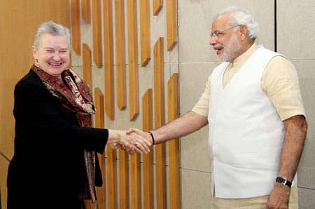 ಅಮೆರಿಕದ ರಾಯಭಾರಿ ನ್ಯಾನ್ಸಿ ಪೊವೆಲ್ ಅವರು ಗುರುವಾರ ಗಾಂಧಿನಗರದಲ್ಲಿ ಮುಖ್ಯಮಂತ್ರಿ ನರೇಂದ್ರ ಮೋದಿ ಅವರನ್ನು ಭೇಟಿಯಾದರು –ಎಎಫ್ಪಿ ಚಿತ್ರ