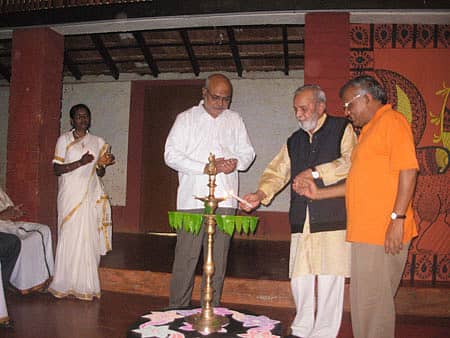 ಸಾಗರ ಸಮೀಪದ ಹೆಗ್ಗೋಡಿನಲ್ಲಿ ನೀನಾಸಂ ಸಂಸ್ಕೃತಿ ಶಿಬಿರವನ್ನು ಹಿರಿಯ ಸಾಹಿತಿ ಡಾ. ಯು.ಆರ್‌.ಅನಂತಮೂರ್ತಿ ಭಾನುವಾರ ಉದ್ಘಾಟಿಸಿದರು. ನವದೆಹಲಿಯ ಜವಾಹರಲಾಲ್‌ ನೆಹರೂ ವಿಶ್ವವಿದ್ಯಾಲಯದ ಡಾ.ಗೋಪಾಲ್‌ ಗುರು, ವಿಮರ್ಶಕ ಟಿ.ಪಿ.ಅಶೋಕ್ ಹಾಜರಿದ್ದರು