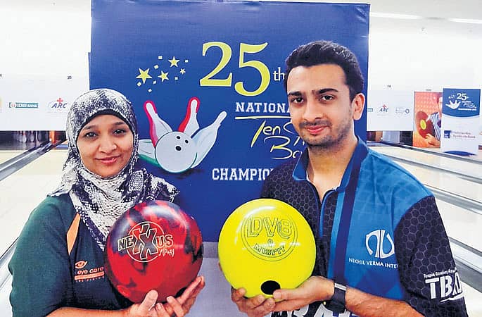 ರಾಷ್ಟ್ರೀಯ ಟೆನ್ ಪಿನ್ ಬೌಲಿಂಗ್ ಲೀಗ್ನಲ್ಲಿ ಅಗ್ರಸ್ಥಾನ ಪಡೆದ ತಮಿಳುನಾಡಿನ ಸಬೀನಾ ಅತಿಕಾ ಮತ್ತು ದೆಹಲಿಯ ಧ್ರುವ ಸರ್ದಾ