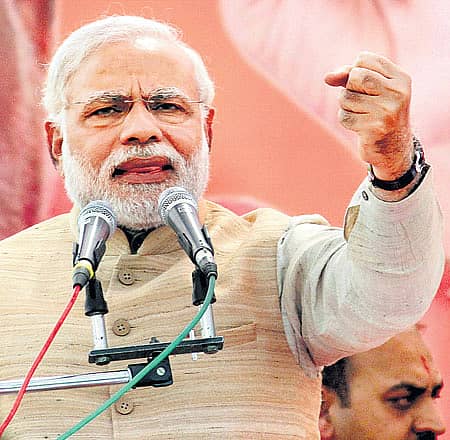 ಜಮ್ಮು ಮತ್ತು ಕಾಶ್ಮೀರದ ಹೀರಾ ನಗರದಲ್ಲಿ ಬುಧವಾರ ನಡೆದ ಚುನಾವಣಾ ರ್‍ಯಾಲಿಯನ್ನು ಉದ್ದೇಶಿಸಿ ನರೇಂದ್ರ ಮೋದಿ ಮಾತನಾಡಿದರು 	– ಪಿಟಿಐ ಚಿತ್ರ