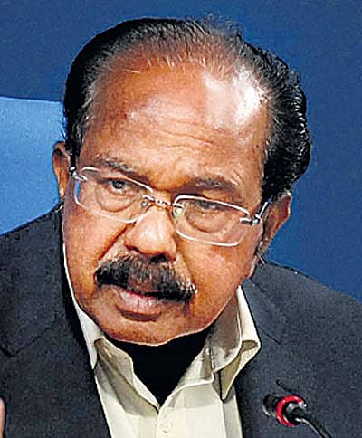 ಕೇಜ್ರಿವಾಲ್ ಹುಚ್ಚ: ಮೊಯಿಲಿ