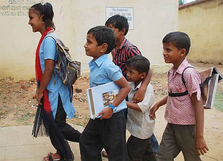 ಮರಳಿ ಶಾಲೆಗೆ ಬರುತ್ತಿರುವ ಮಕ್ಕಳು                                   (ಸಂಗ್ರಹ ಚಿತ್ರ)