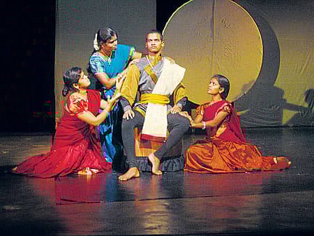 `ವಿಗಡ ವಿಕ್ರಮರಾಯ' ನಾಟಕದ ಒಂದು ಸನ್ನಿವೇಶ