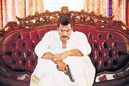 ತೆಲುಗಿನ `ಪ್ರತಿಘಟನಾ' ಚಿತ್ರದಲ್ಲಿ ಖಳನಾಯಕ ಚರಣ್ರಾಜ್