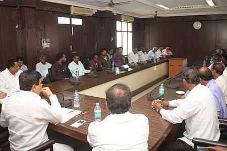 ಶಿವಮೊಗ್ಗ ನಗರಾಭಿವೃದ್ಧಿ ಪ್ರಾಧಿಕಾರದಲ್ಲಿ ಶುಕ್ರವಾರ ನಡೆದ ರೈತರ ಸಭೆ.