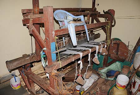 ಹುಬ್ಬಳ್ಳಿಯ ವಿದ್ಯಾನಗರದ ನೇಕಾರ ಕಾಲೊನಿಯ ಮನೆಯೊಂದರಲ್ಲಿ ನೂಲು ಪೂರೈಕೆ ಇಲ್ಲದೇ ಕೈಮಗ್ಗ ಬಂದ್ ಆಗಿದೆ. ಪ್ರಜಾವಾಣಿ ಚಿತ್ರ: ತಾಜುದ್ದೀನ್ ಆಜಾದ್