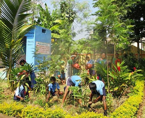 ಕೊಪ್ಪ ಸಮೀಪದ ಬೆಸಗರಹಳ್ಳಿ ಸರ್ಕಾರಿ ಹಿರಿಯ ಪ್ರಾಥಮಿಕ (ಪಶ್ಚಿಮ) ಶಾಲೆಯ ಮಕ್ಕಳ ಪರಿಸರ ಸೇವೆ