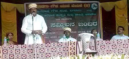 ಸೋಮವಾರಪೇಟೆ ಸಮೀಪದ ಕಾಜೂರಿನಲ್ಲಿ ನಡೆದ ಅರೆಭಾಷೆ ಸಂಸ್ಕೃತಿ ಮತ್ತು ಸಾಹಿತ್ಯ ಅಕಾಡೆಮಿ ಸಹಯೋಗದಲ್ಲಿ ಭಾನುವಾರ ನಡೆದ ಅರೆಭಾಷೆ ಗೌಡರ ಸಮ್ಮಿಲನ ಜಂಬರ ಉದ್ಘಾಟಿಸಿ ಕೊಲ್ಯದ ಗಿರೀಶ್ ಮಾತನಾಡಿದರುಸ