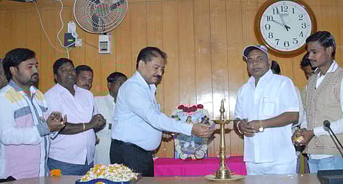 ಬೀದರ್ನಲ್ಲಿ ಗುರುವಾರ ನಡೆದ ಅಂಬಿಗರ ಚೌಡಯ್ಯ ಅವರ ಜಯಂತಿ ಕಾರ್ಯಕ್ರಮವನ್ನು ಹೆಚ್ಚುವರಿ ಜಿಲ್ಲಾಧಿಕಾರಿ ಡಾ.ಡಿ. ಷಣ್ಮುಖ ಉದ್ಘಾಟಿಸಿದರು.