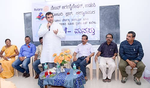 ಉಡುಪಿ ಡಾ. ಜಿ. ಶಂಕರ್‌ ಸರ್ಕಾರಿ ಮಹಿಳಾ ಪ್ರಥಮ ದರ್ಜೆ ಕಾಲೇಜು ಮತ್ತು ಸ್ನಾತಕೋತ್ತರ ಅಧ್ಯಯನ ಕೇಂದ್ರದಲ್ಲಿ ಶುಕ್ರವಾರ ಏರ್ಪಡಿಸಿದ್ದ ‘ಮಹಿಳೆ–ಮನಸ್ಸು’ ವಿಷಯ ಕುರಿತ ಕಾರ್ಯಾಗಾರದಲ್ಲಿ ಶಾಸಕ ಪ್ರಮೋದ್‌ ಮಧ್ವರಾಜ್‌ ಮಾತನಾಡಿದರು.