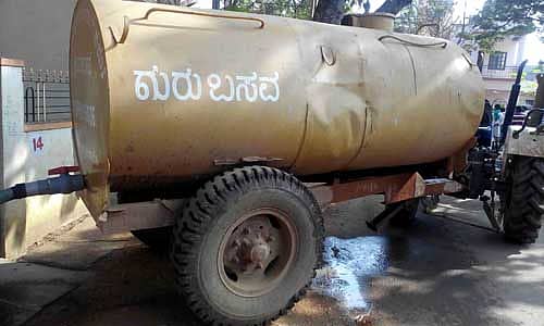 ಟ್ಯಾಂಕರ್ನಿಂದ ನೀರು ಪೂರೈಕೆ