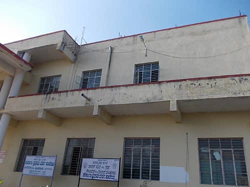 ಬೀರೂರು ಪಟ್ಟಣದಲ್ಲಿ ನಾಲ್ಕು ವರ್ಷಗಳ ಹಿಂದೆ ನಿರ್ಮಿಸಲಾದ ಸರ್ಕಾರಿ ಪ್ರಥಮ ದರ್ಜೆ ಕಾಲೇಜಿನ ಹೊರನೋಟ.