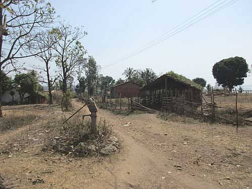 ನರಸಿಂಹರಾಜಪುರ ತಾಲ್ಲೂಕು ಮಾರಿದಿಬ್ಬ ಗ್ರಾಮಕ್ಕೆ ಹೋಗುವ ರಸ್ತೆ ಇರುವುದೇ ಹೀಗೆ.(