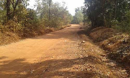 ಪುತ್ತೂರು ತಾಲ್ಲೂಕಿನ ನೆಟ್ಟಣಿಗೆ ಮುಡ್ನೂರು ಜಿಲ್ಲಾ ಪಂಚಾಯಿತಿ ಕ್ಷೇತ್ರ ವ್ಯಾಪ್ತಿಯಲ್ಲಿ ಜನಪ್ರತಿನಿಧಿಗಳ ನಿರ್ಲಕ್ಷ್ಯದಿಂದ ಇನ್ನೂ ಅಭಿವೃದ್ಧಿ ಕಾಣದ ಸುಳ್ಯಪದವು ಅಂತರ ರಾಜ್ಯ ರಸ್ತೆ.