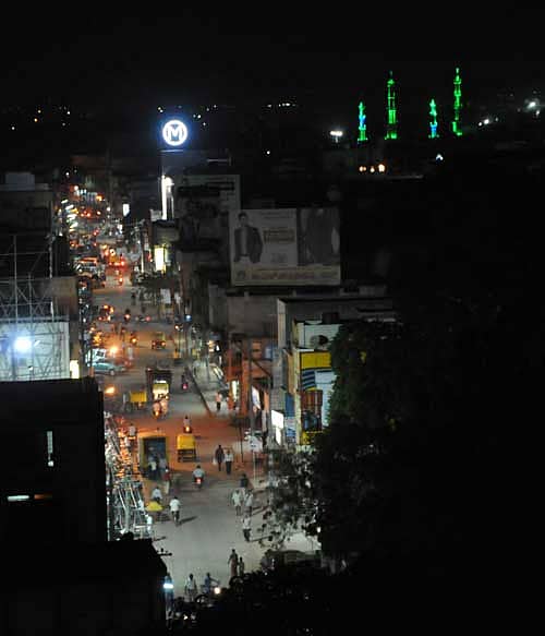 ದಾವಣಗೆರೆ ನಗರ ರಾತ್ರಿ ಬೆಳಕನಲ್ಲಿ ಕಂಡ ಬಗೆ.