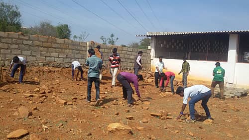 ಬಾಣಾವರದ ಪದವಿಪೂರ್ವ ಕಾಲೇಜಿನ ವಿದ್ಯಾರ್ಥಿಗಳು ಭಗವಾನ್ ಮಹಾವೀರ ಗೋಶಾಲೆಯಲ್ಲಿ ಈಚೆಗೆ ಸ್ವಚ್ಛತಾ       ಕಾರ್ಯ ನಡೆಸಿದರು