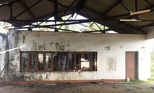 ಪಡುಬಿದ್ರಿ ಜಿಲ್ಲಾ ಪಂಚಾಯಿತಿ ಕ್ಷೇತ್ರದ ಹೆಜಮಾಡಿ ಕೋಡಿಯಲ್ಲಿ ನಿರ್ಮಾಣಗೊಂಡು 10 ವರ್ಷ ಕಳೆದರೂ ಮೀನುಗಾರರ ಉಪಯೋಗಕ್ಕೆ ಇಲ್ಲದ ಕಿರು ಮೀನುಗಾರಿಕಾ ಬಂದರು ಪಾಲು ಬಿದ್ದಿರುವುದು.