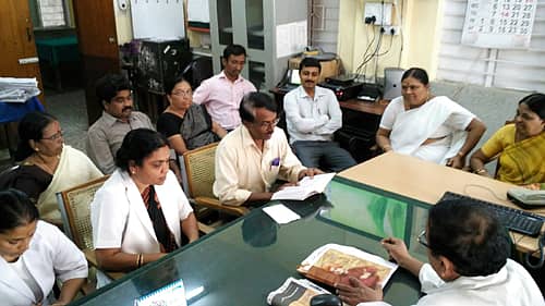 ಮೈಸೂರಿನ ‘ಇಎಸ್‌ಐ’ ಆಸ್ಪತ್ರೆಯಲ್ಲಿ ಸಿಬ್ಬಂದಿಗೆ ನಡೆಯುತ್ತಿರುವ ನೀತಿಬೋಧನೆ ತರಗತಿ