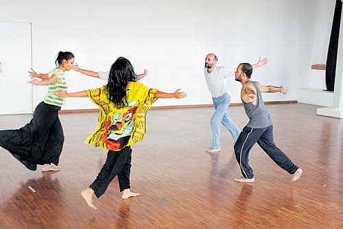 ‘ಕಾಸ್ಮೋಸ್’ ಎಂಬ ವಿಷಯದ ಕುರಿತು ಸ್ಟಮಾಟಿಸ್ ಎಫ್ಸಾತಾಥಿಯೊ ನಡೆಸಿಕೊಟ್ಟ ಕಾರ್ಯಾಗಾರದ ಒಂದು ನೋಟ