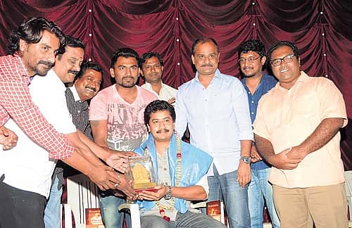 ‘ಅಹಂ ಬ್ರಹ್ಮಾಸ್ಮಿ’ ಕಿರುಚಿತ್ರ ಪ್ರದರ್ಶನದ ನಂತರ ರಾಷ್ಟ್ರ ಪ್ರಶಸ್ತಿ ವಿಜೇತ ಸಂಚಾರಿ ವಿಜಯ್‌ ಅವರಿಗೆ ಸನ್ಮಾನ ಮಾಡಲಾಯಿತು.  ನಟರಾದ ವಾದಿರಾಜ್‌, ತಬಲಾ ನಾಣಿ, ನಿರ್ದೇಶಕರಾದ ನಾಗೇಶ್‌ ಕಾರ್ತಿ, ಶಶಾಂಕ್‌, ಬಿ.ಎಂ. ಗಿರಿರಾಜ್‌ ಇತರರು ಚಿತ್ರದಲ್ಲಿದ್ದಾರೆ.