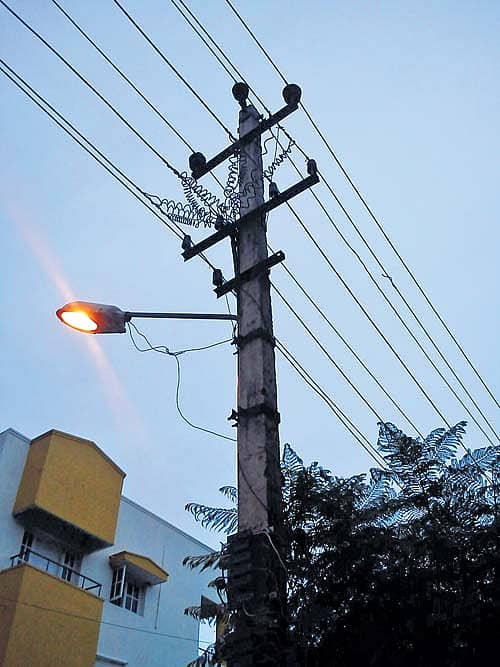 ಬೀದಿ ದೀಪ ಆರಿಸಬೇಡಿ!