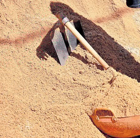 <div class="paragraphs"><p>ಮರಳು ಗಣಿಗಾರಿಕೆಗೆ</p></div>