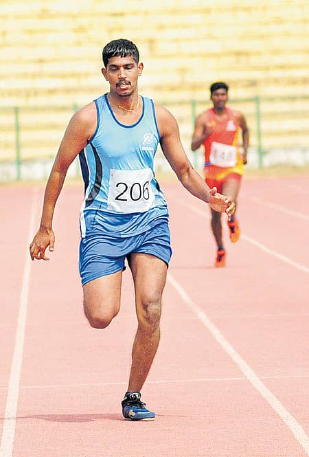 ಮೈಸೂರಿನಲ್ಲಿ ನಡೆಯುತ್ತಿರುವ ಅಖಿಲ ಭಾರತ ಬಿಎಸ್‌ಎನ್‌ಎಲ್‌ ಅಥ್ಲೆಟಿಕ್‌ ಕೂಟದ ಡೆಕಥ್ಲಾನ್‌ ಸ್ಪರ್ಧೆಯಲ್ಲಿ ಭಾಗವಹಿಸಿದ್ದ ತಮಿಳುನಾಡಿನ ಆನಂದ್‌ ಗುರಿಯತ್ತ ಮುನ್ನುಗ್ಗಿದ ಕ್ಷಣ  ಪ್ರಜಾವಾಣಿ ಚಿತ್ರ