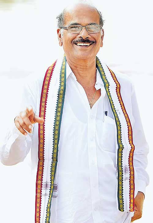 ಪ್ರೊ. ಕೆ.ಗುಣಪಾಲ ಕಡಂಬ ಕಂಬಳ ಸಂಘಟಕ, ಪ್ರಧಾನ ತೀರ್ಪುಗಾರ