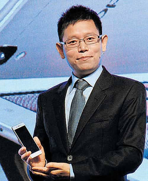 ಮುಂಬೈನಲ್ಲಿ ನಡೆದ ಸಮಾರಂಭದಲ್ಲಿ ಒಪ್ಪೊ ಸಂಸ್ಥೆಯ ಜಾಗತಿಕ ಉಪಾಧ್ಯಕ್ಷ ಸ್ಕೈ ಲಿ ಅವರು ಮೊಬೈಲ್ ಬಿಡುಗಡೆ ಮಾಡಿದರು