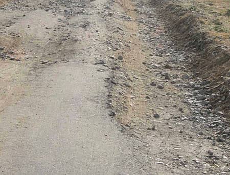 ಗುರುಮಠಕಲ್ನಿಂದ ಚಂಡ್ರಕಿಗೆ ಸಂಪರ್ಕ ಕಲ್ಪಿಸುವ ರಸ್ತೆ ಕಾಮಗಾರಿ ಸ್ಥಗಿತಗೊಂಡಿರುವುದು