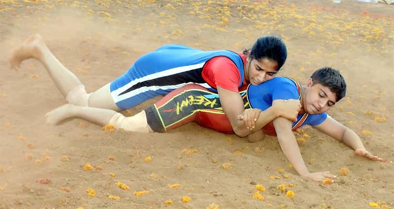 ಮಹಿಳಾ ಸ್ಪರ್ಧಿಗಳ ಪೈಪೋಟಿಯ ಕ್ಷಣ