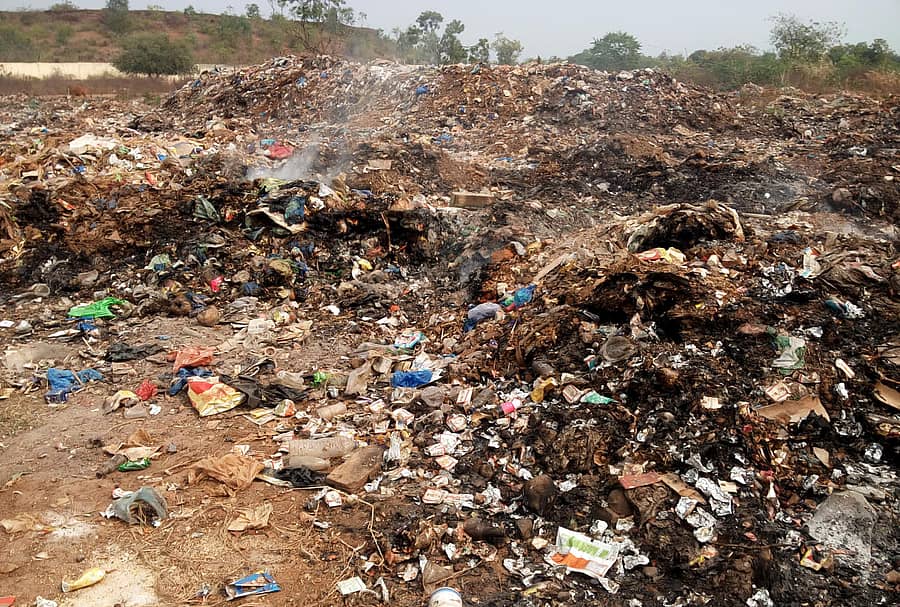 ಸಿಂಧನಕೇರಾ ಗ್ರಾಮಕ್ಕೆ ತೆರಳುವ ಮಾರ್ಗದಲ್ಲಿ ಹುಮನಾಬಾದ್ ಪುರಸಭೆಯ ತ್ಯಾಜ್ಯ ವಿಲೇವಾರಿ ಘಟಕ