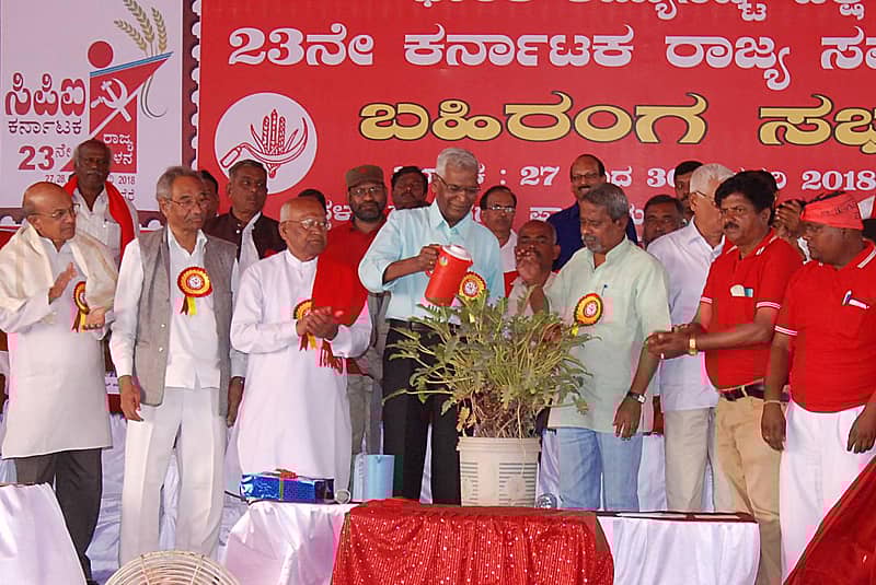 ದಾವಣಗೆರೆಯಲ್ಲಿ ಶನಿವಾರ ಸಿಪಿಐ ರಾಜ್ಯ ಸಮ್ಮೇಳನವನ್ನು ಪಕ್ಷದ ರಾಷ್ಟ್ರೀಯ ಕಾರ್ಯದರ್ಶಿ ಡಿ.ರಾಜಾ ಉದ್ಘಾಟಿಸಿದರು.