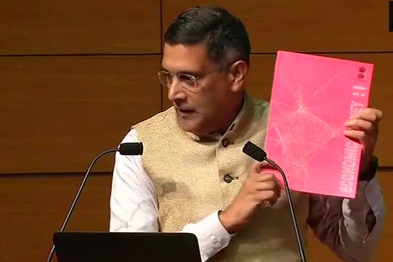 2017–18ನೇ ಸಾಲಿನ ಆರ್ಥಿಕ ಸಮೀಕ್ಷೆ ಬಗ್ಗೆ ಕೇಂದ್ರ ಸರ್ಕಾರದ ಮುಖ್ಯ ಆರ್ಥಿಕ ಸಲಹೆಗಾರ ಡಾ. ಅರವಿಂದ ಸುಬ್ರಮಣಿಯನ್ ಮಾಧ್ಯಮಗಳಿಗೆ ವಿವರಣೆ ನೀಡಿದರು. - ಎಎನ್‌ಐ ಚಿತ್ರ