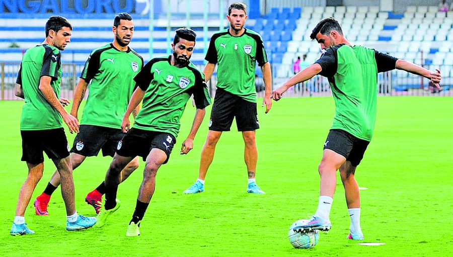 ಎಟಿಕೆ ವಿರುದ್ಧದ ಪಂದ್ಯದಲ್ಲಿ ಬಿಎಫ್ಸಿ ತಂಡ ಜಯದ ಭರವಸೆಯಲ್ಲಿದೆ ಪ್ರಜಾವಾಣಿ ಚಿತ್ರ