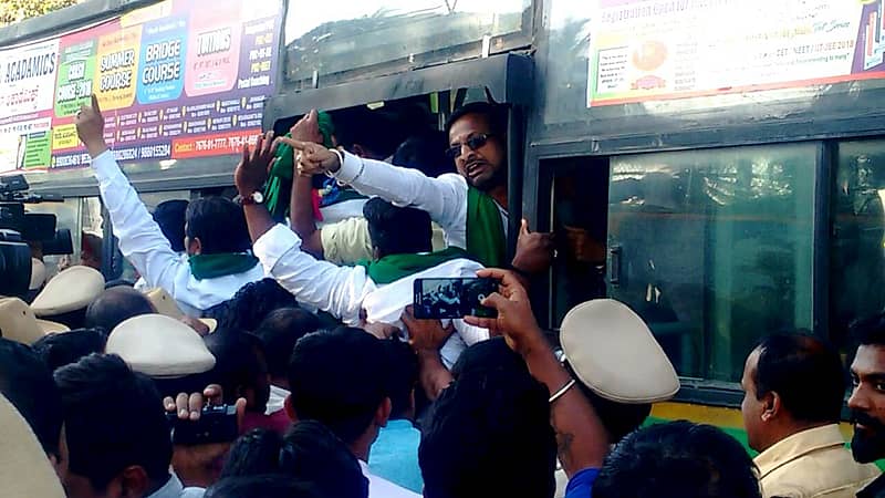 ಮೋದಿ ಕಾರ್ಯಕ್ರಮಕ್ಕೆ ಮುತ್ತಿಗೆ ಯತ್ನ: 50 ಮಂದಿ ವಶಕ್ಕೆ