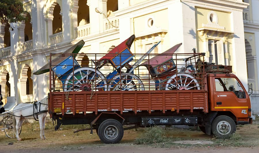 ಮೈಸೂರಿನಿಂದ ಶ್ರವಣಬೆಳಗೊಳಕ್ಕೆ ಹೊರಟ ಟಾಂಗಾ ಗಾಡಿಗಳು