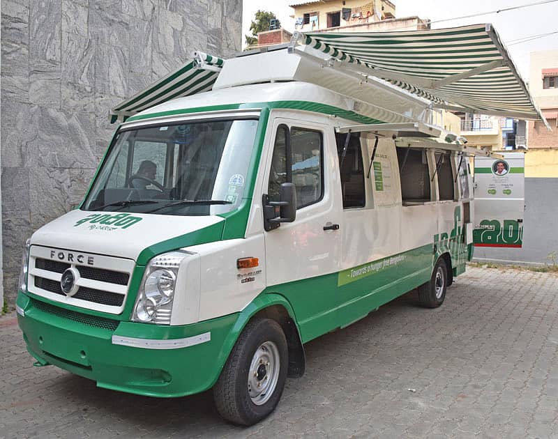 ಸಂಚಾರಿ ಇಂದಿರಾ ಕ್ಯಾಂಟೀನ್ ಕೆಲವೆಡೆ ಸೇವೆ