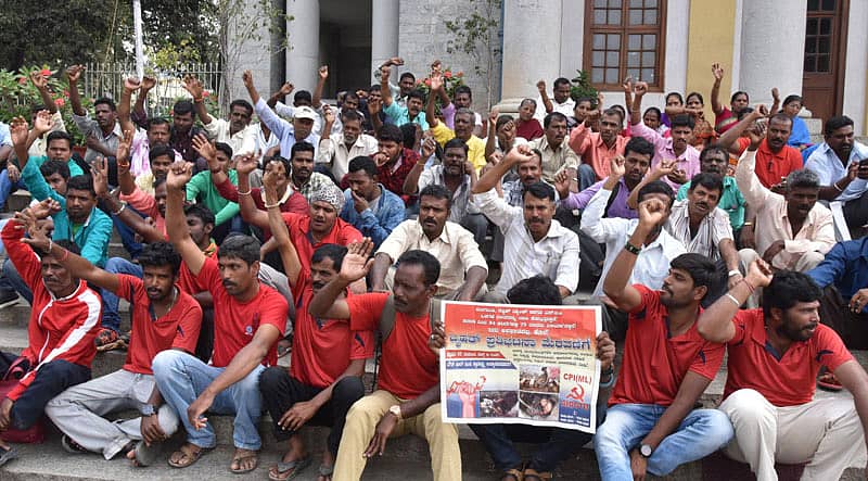 ಪ್ರತಿಭಟನೆಯಲ್ಲಿ ಪಾಲ್ಗೊಂಡ ಕಾರ್ಮಿಕರು –ಪ್ರಜಾವಾಣಿ ಚಿತ್ರ