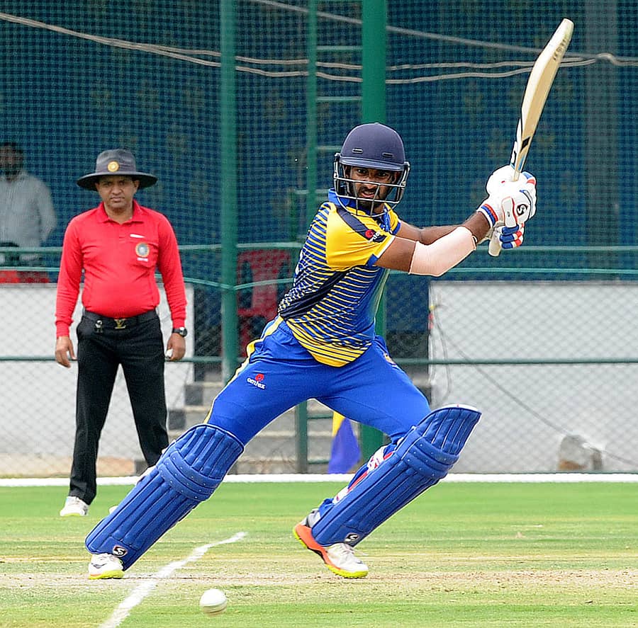 ಆರ್. ಸಮರ್ಥ್ ಬ್ಯಾಟಿಂಗ್ ವೈಖರಿ