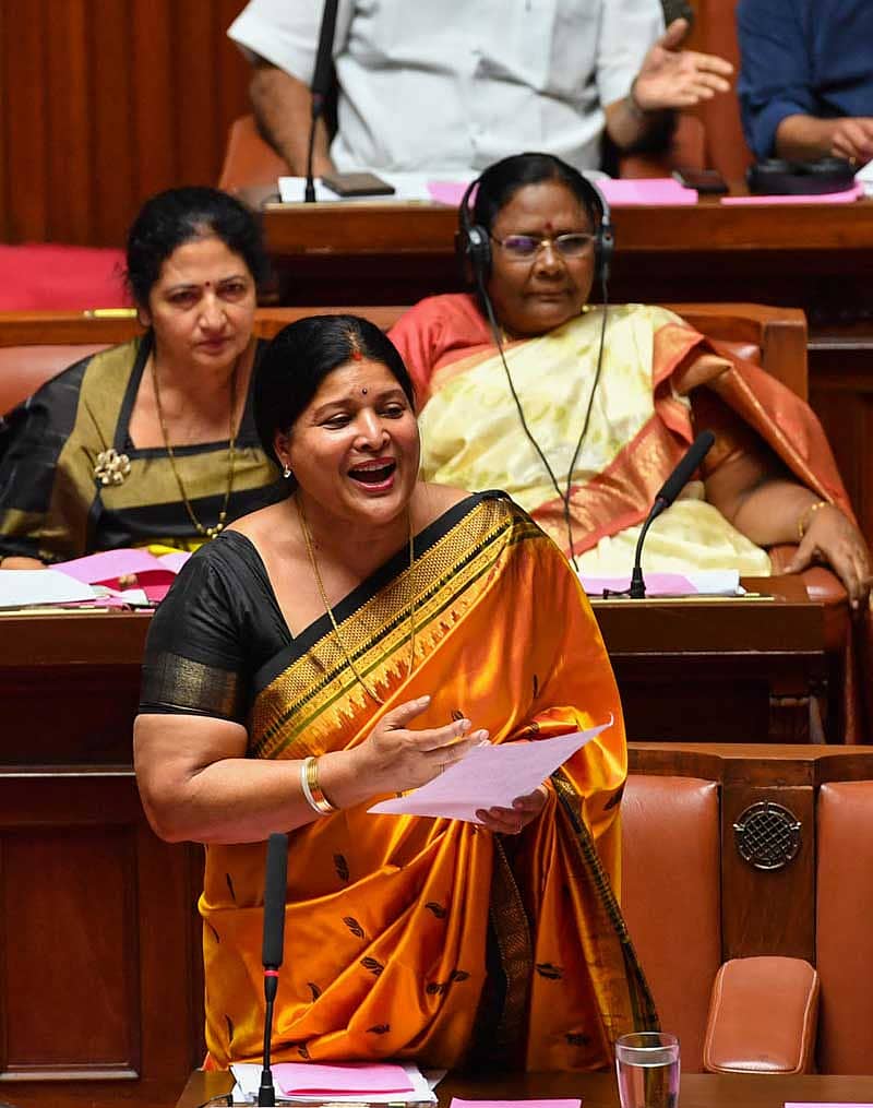 ವಿಧಾನಪರಿಷತ್ತಿನಲ್ಲಿ ಇಂದಿರಾ ಕ್ಯಾಂಟೀನ್ ಕುರಿತು ಕಾಂಗ್ರೆಸ್ನ ಜಯಮಾಲ ಮಾತನಾಡಿದರು ಪ್ರಜಾವಾಣಿ ಚಿತ್ರ