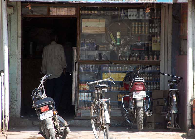 ನಗರ ಜಿಲ್ಲೆಯಲ್ಲಿ 907 ಮದ್ಯದಂಗಡಿಗಳಿಗೆ ಅನುಮತಿ