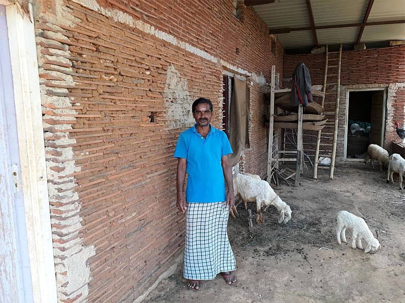 ಹೆಂಚು, ಮಣ್ಣು ಬಳಸಿ ನಿರ್ಮಿಸಿರುವ ಹುಳು ಸಾಕಾಣಿಕೆ ಮನೆ